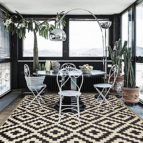 SAND MINE Reversible Mats, Plastic Straw Rug, Modern Area Rug, Large Floor Mat and Rug for Outdoors, RV, Patio, Deck, Beach, Camping (Black & Beige Lattice, 4' x 6', -3% to 5% Size Variance)